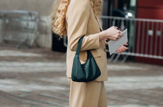 Stylish and Practical: Women’s Medium-Sized Handbags